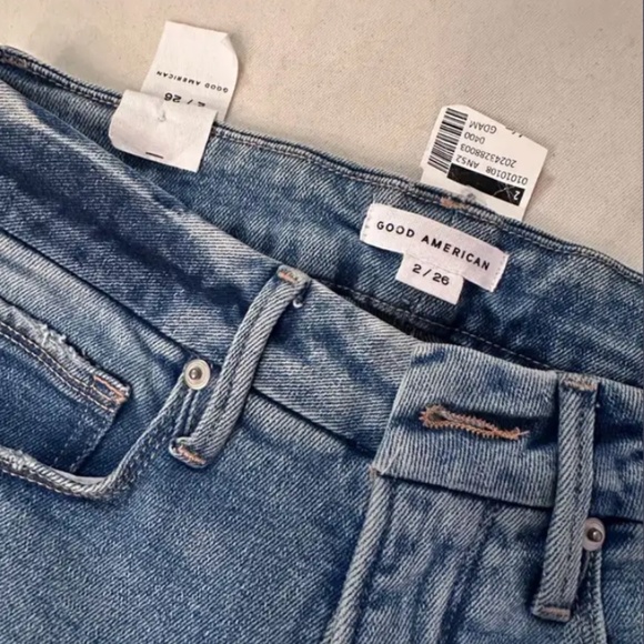 Good American Jeans - Picture 2 of 3